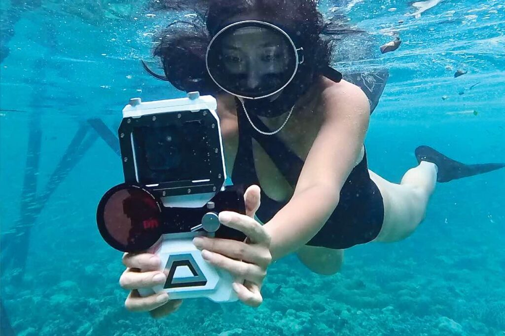 Divevolk SeaTouch 4 Max Plus iPhone underwater housing used for real underwater filming